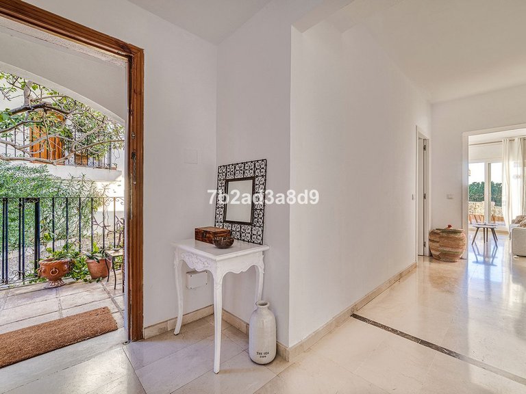 Apartment for Sale in Nueva Andalucía, Malaga 25