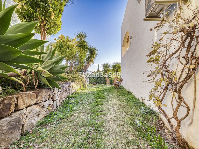 Apartment for Sale in Nueva Andalucía, Malaga 26