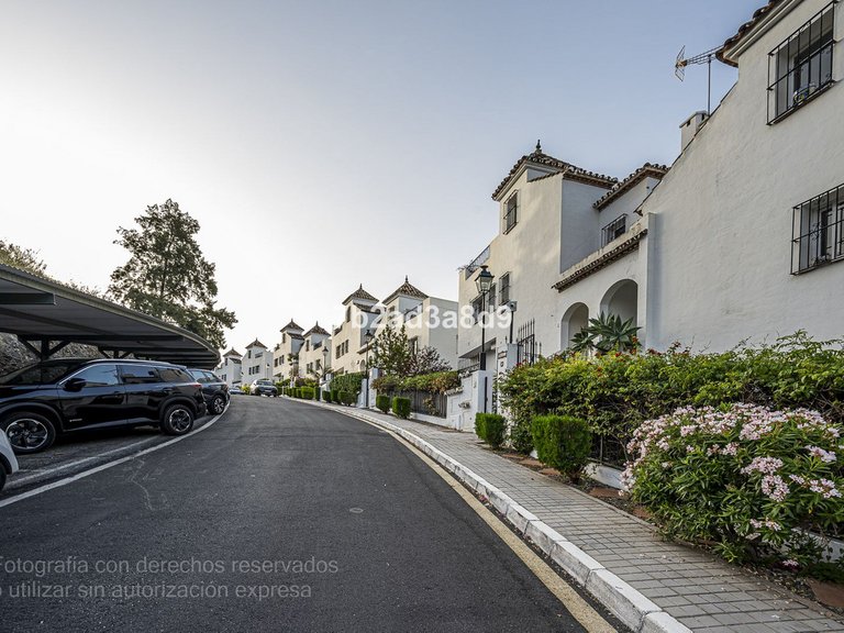 Apartment for Sale in Nueva Andalucía, Malaga 37