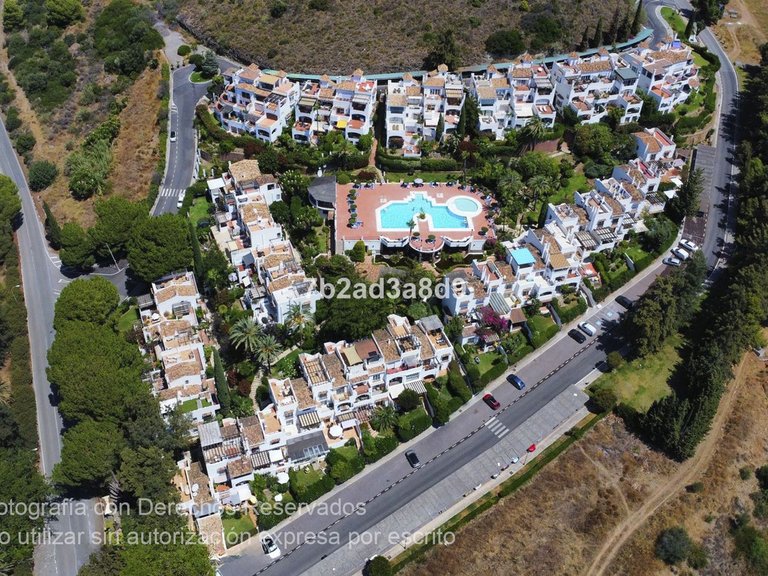 Apartment for Sale in Nueva Andalucía, Malaga 42