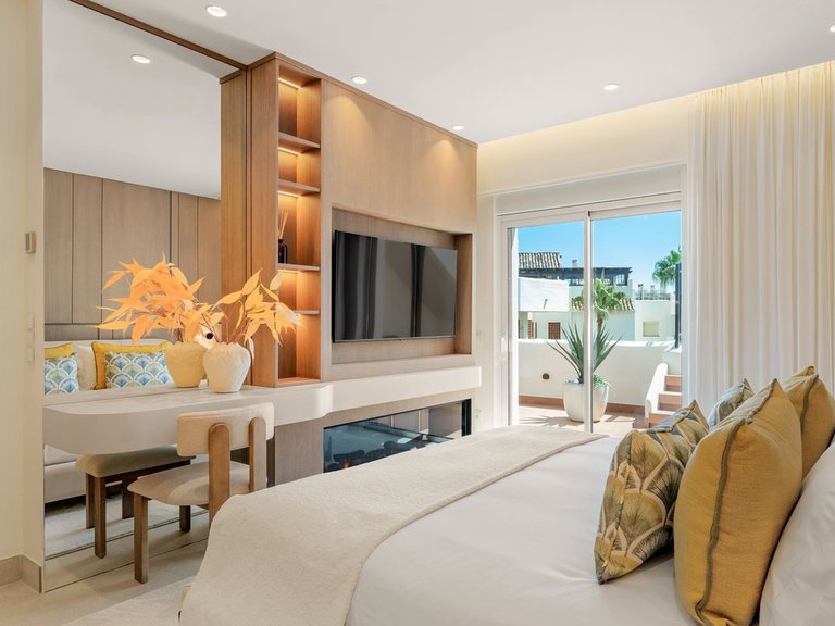 Penthouse for Sale in New Golden Mile, Malaga 15