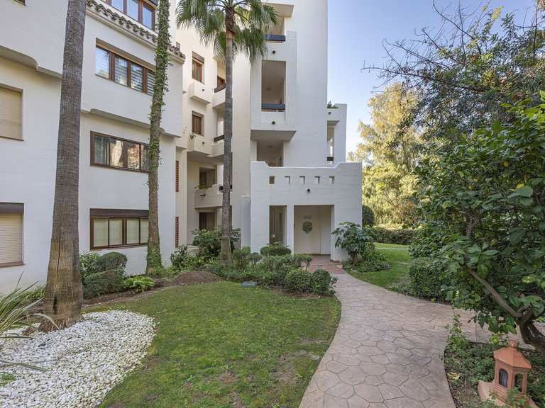 Apartment for Sale in New Golden Mile, Malaga 44