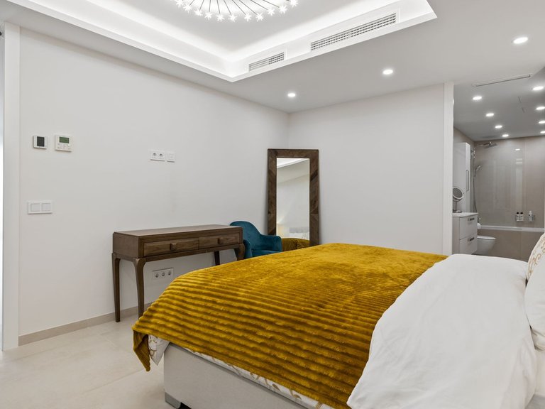 Apartment for  in Nueva Andalucía, Malaga 24
