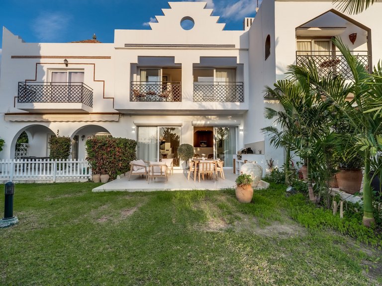 Town House for Sale in Costa del Sol Nueva Andalucía, Malaga 1