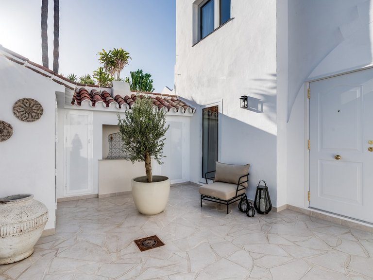 Town House for Sale in Costa del Sol Nueva Andalucía, Malaga 2