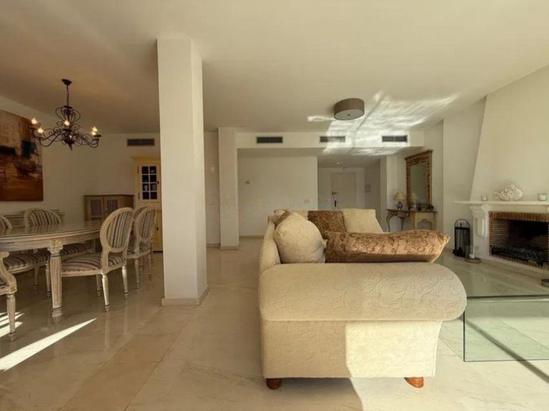 Apartment for Sale in Atalaya, Malaga 10