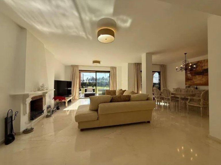 Apartment for Sale in Atalaya, Malaga 11