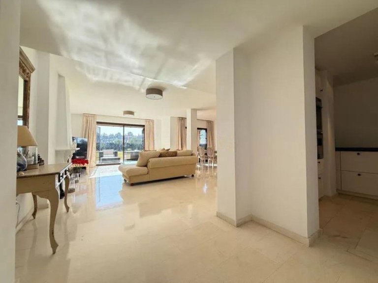 Apartment for Sale in Atalaya, Malaga 12