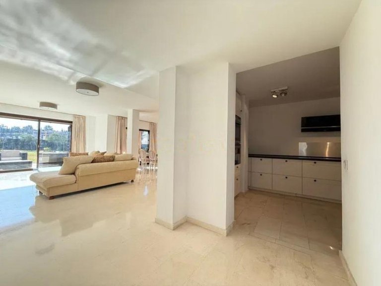 Apartment for Sale in Atalaya, Malaga 8