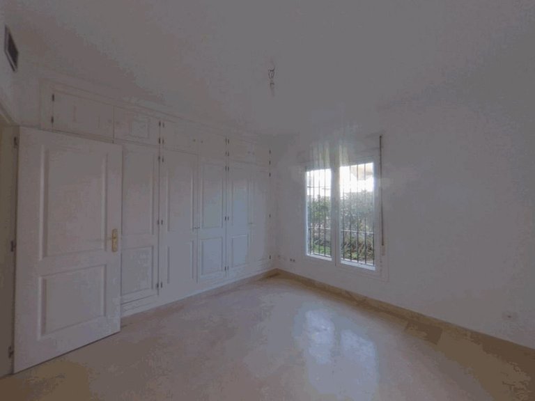 Villa for Sale in Estepona, Malaga 9