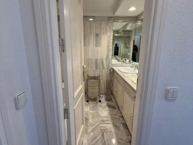 Apartment for Sale in Puerto Banús, Malaga 14