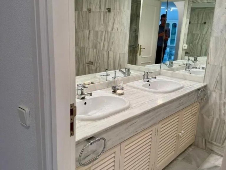 Apartment for Sale in Puerto Banús, Malaga 6