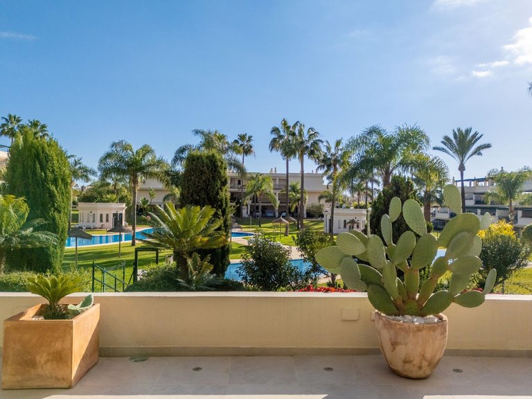 Apartment for Sale in Nueva Andalucía, Malaga 1