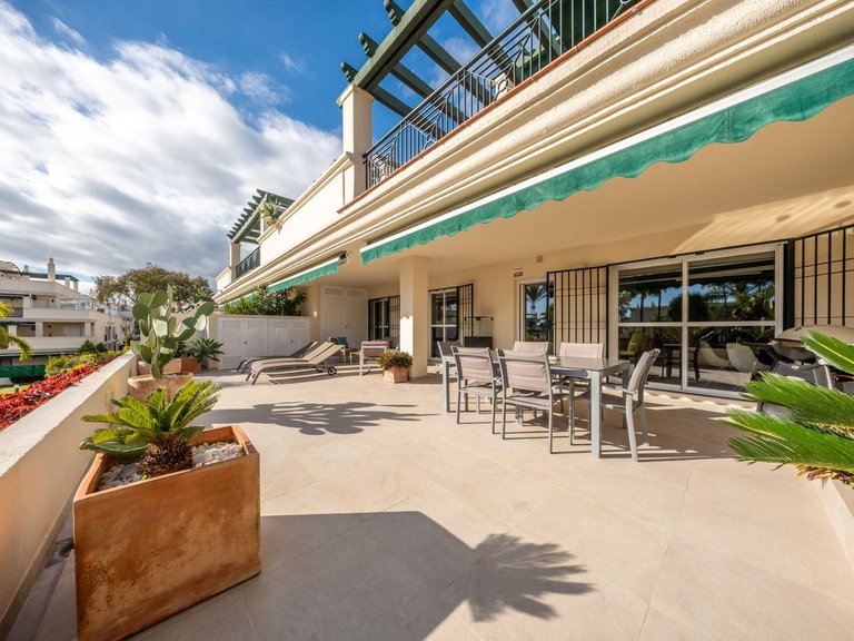 Apartment for Sale in Nueva Andalucía, Malaga 22