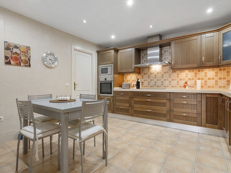 Apartment for Sale in Nueva Andalucía, Malaga 13