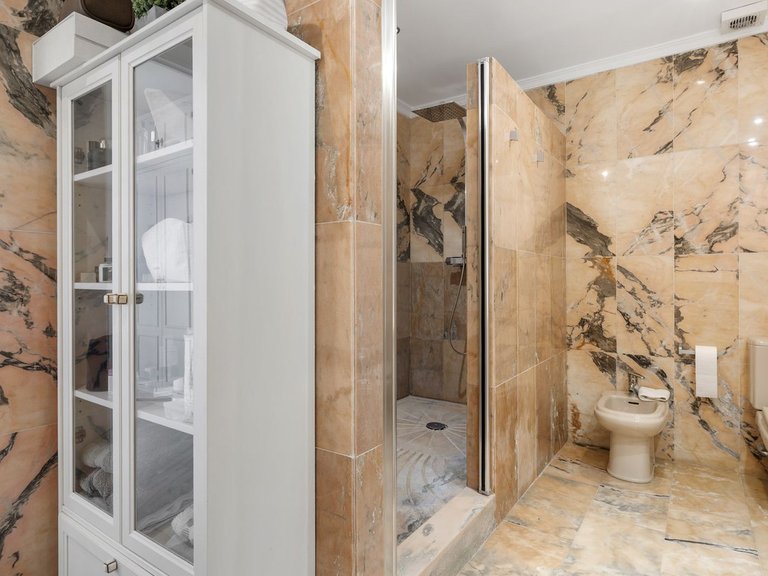 Apartment for Sale in Nueva Andalucía, Malaga 14