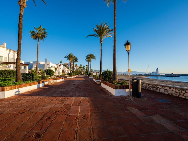 Town House for Sale in La Duquesa, Malaga 32
