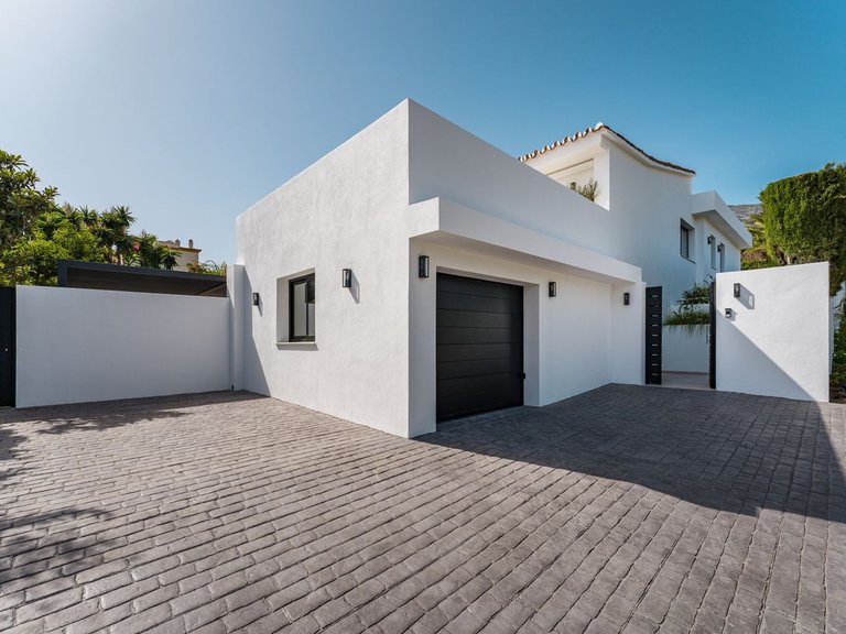 Villa for Sale in Marbella, Malaga 35