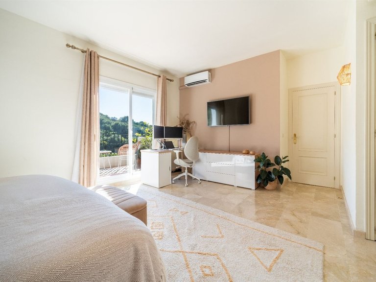 Apartment for Sale in La Quinta, Malaga 13