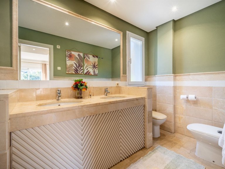 Apartment for Sale in La Quinta, Malaga 17