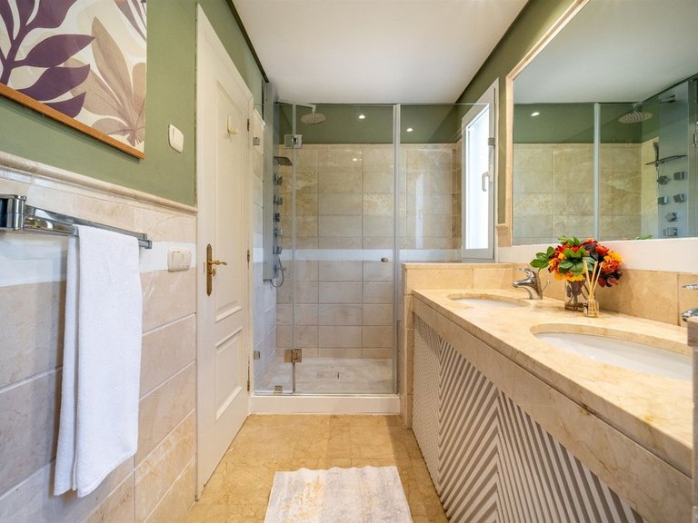 Apartment for Sale in La Quinta, Malaga 18