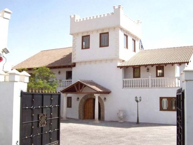Villa for Sale in Inland Alhaurin El Grande, Malaga 1