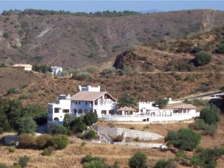 Villa for Sale in Inland Alhaurin El Grande, Malaga 15