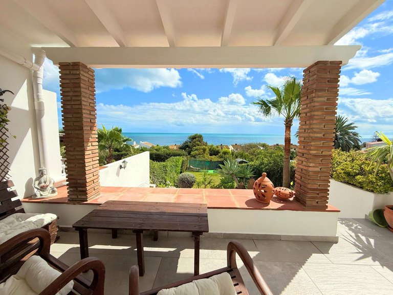 Villa for Sale in Estepona, Malaga 2