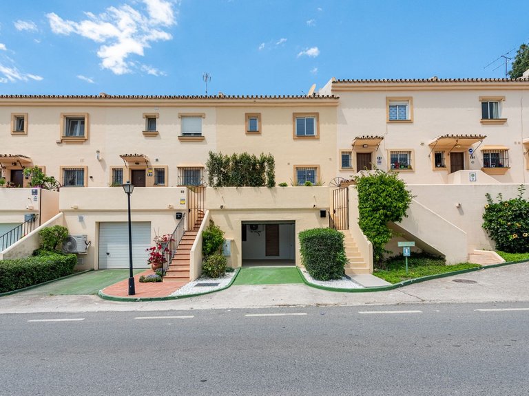 Town House for Sale in Nueva Andalucía, Malaga 29