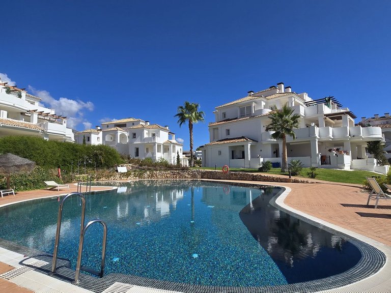 Apartment for Sale in Nueva Andalucía, Malaga 1