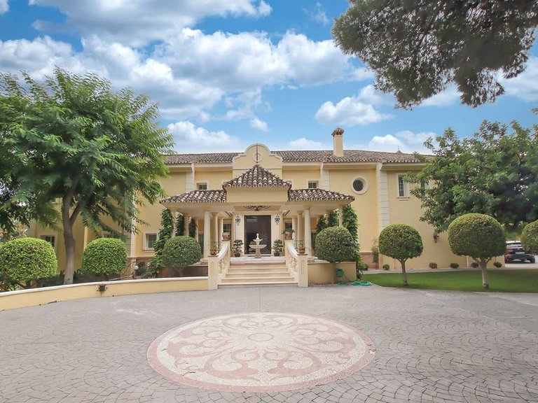 Villa for Sale in Marbella, Malaga 1