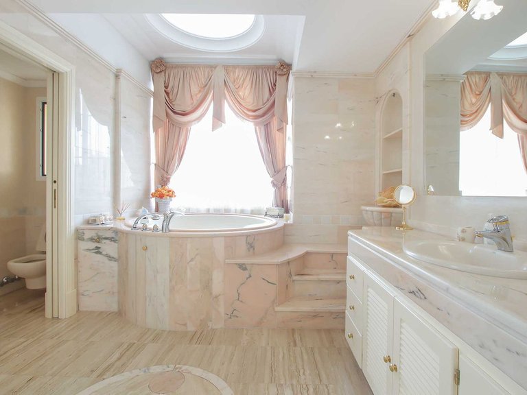 Villa for Sale in Marbella, Malaga 16