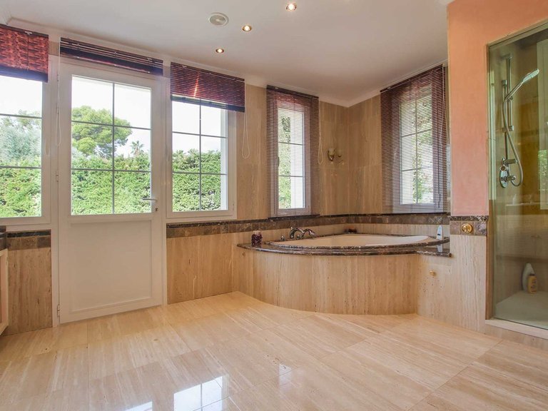 Villa for Sale in Marbella, Malaga 24