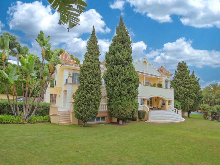 Villa for Sale in Marbella, Malaga 32