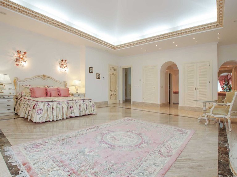 Villa for Sale in Marbella, Malaga 4