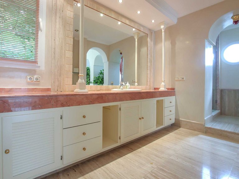 Villa for Sale in Marbella, Malaga 5