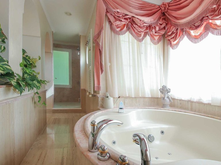 Villa for Sale in Marbella, Malaga 7