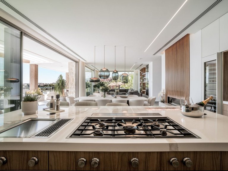 Villa for Sale in La Quinta, Malaga 10