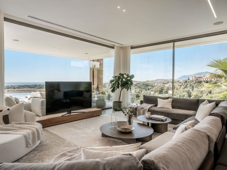 Villa for Sale in La Quinta, Malaga 4