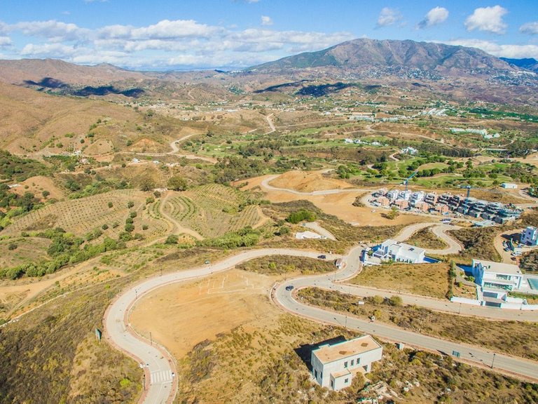 Plot for Sale in La Mairena, Malaga 1