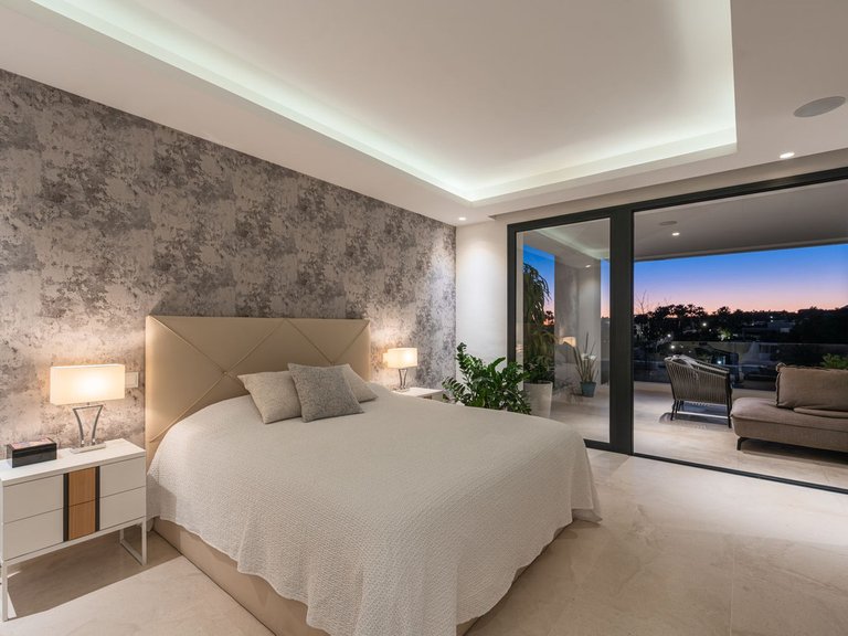 Villa for Sale in Nueva Andalucía, Malaga 12