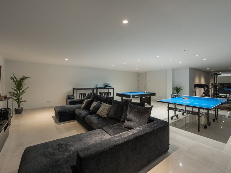 Villa for Sale in Nueva Andalucía, Malaga 24