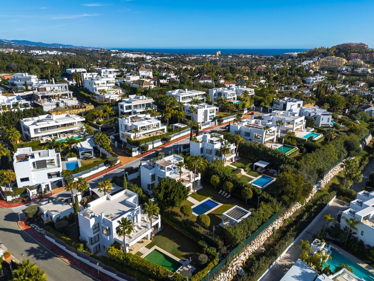 Villa for Sale in Nueva Andalucía, Malaga 28