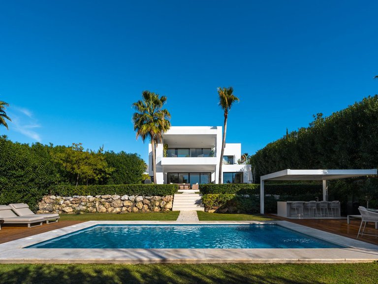 Villa for Sale in Nueva Andalucía, Malaga 33