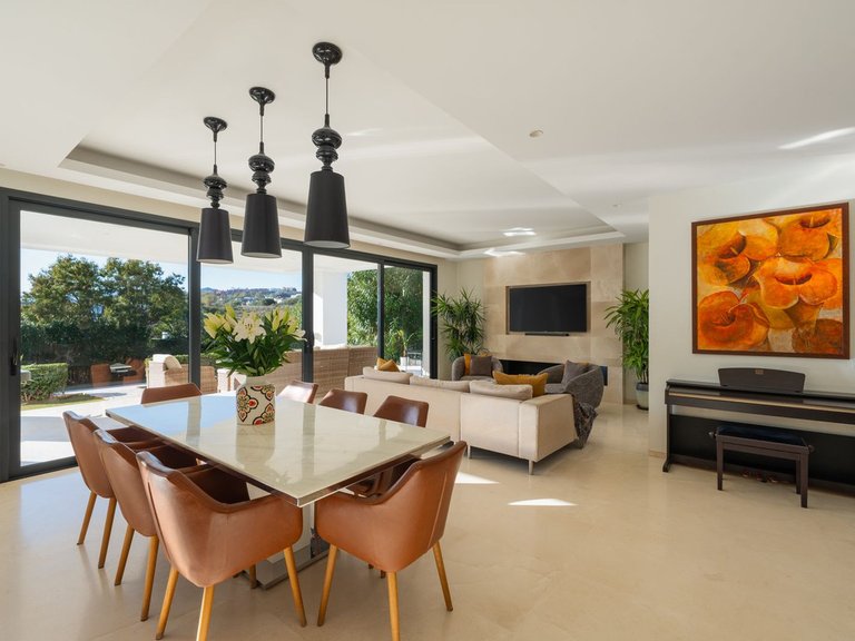 Villa for Sale in Nueva Andalucía, Malaga 4