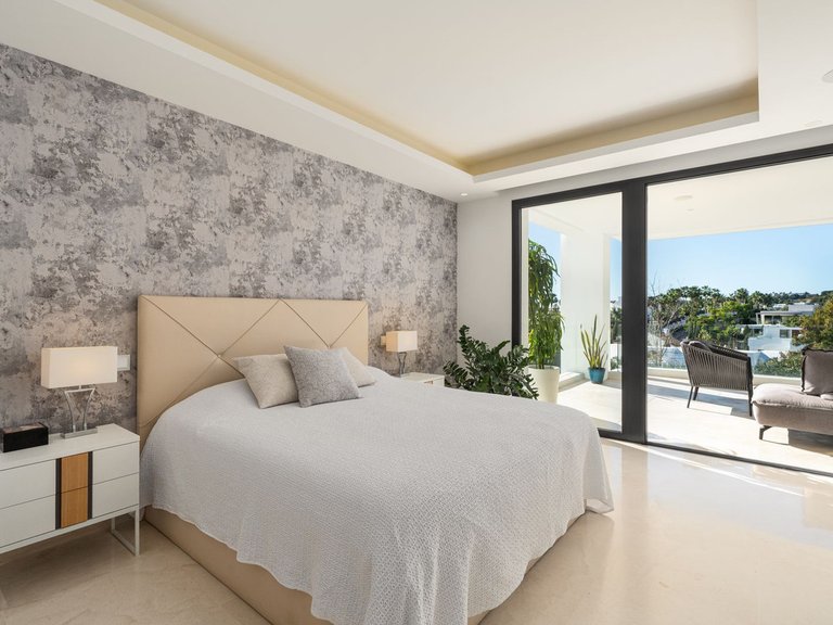 Villa for Sale in Nueva Andalucía, Malaga 9