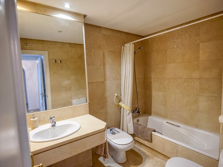 Apartment for Sale in Puerto Banús, Malaga 11