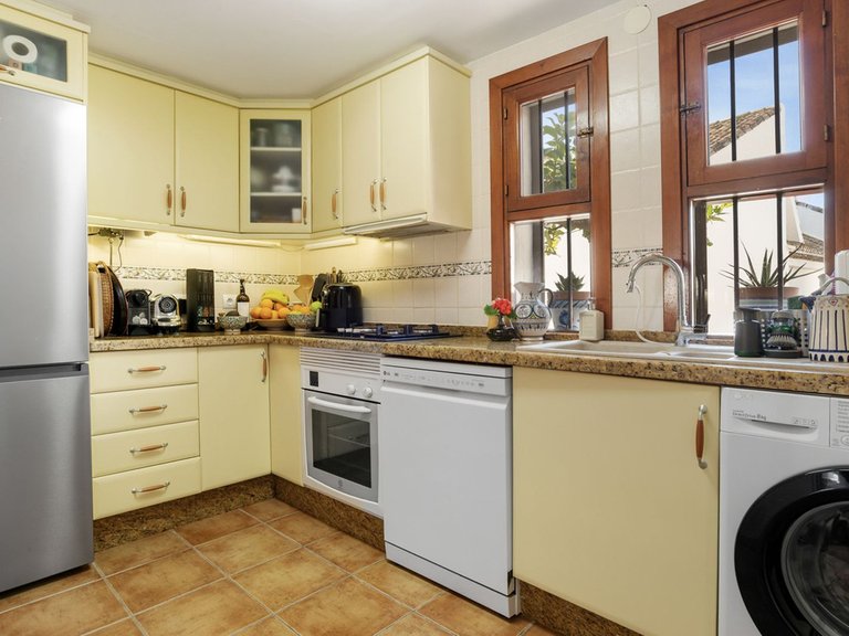 Town House for Sale in New Golden Mile, Malaga 11