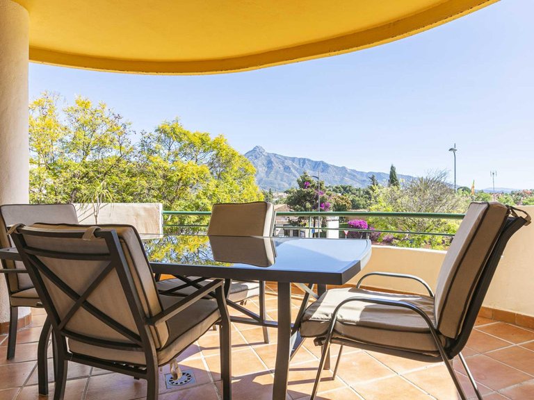 Apartment for Sale in Costa del Sol, Nueva Andalucía, Malaga 1