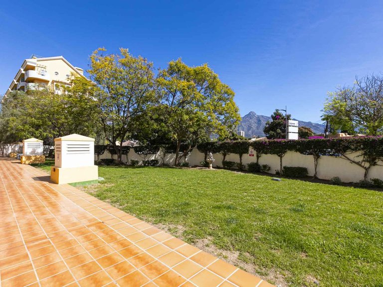 Apartment for Sale in Costa del Sol, Nueva Andalucía, Malaga 38